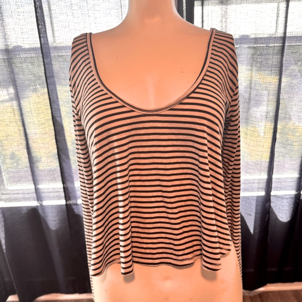 Hollister long sleeve mid drift shirt